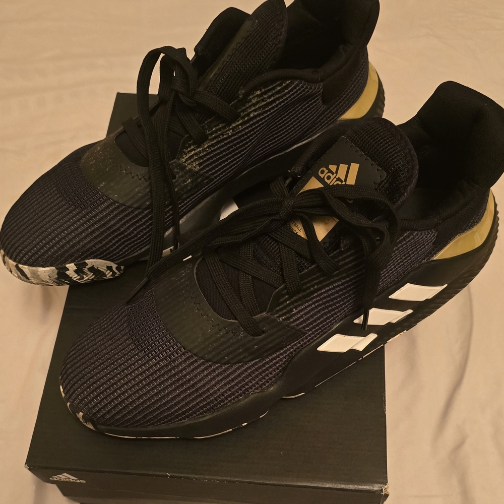 Adidas Men's Black and Gold Pro Bkunce Sneakers